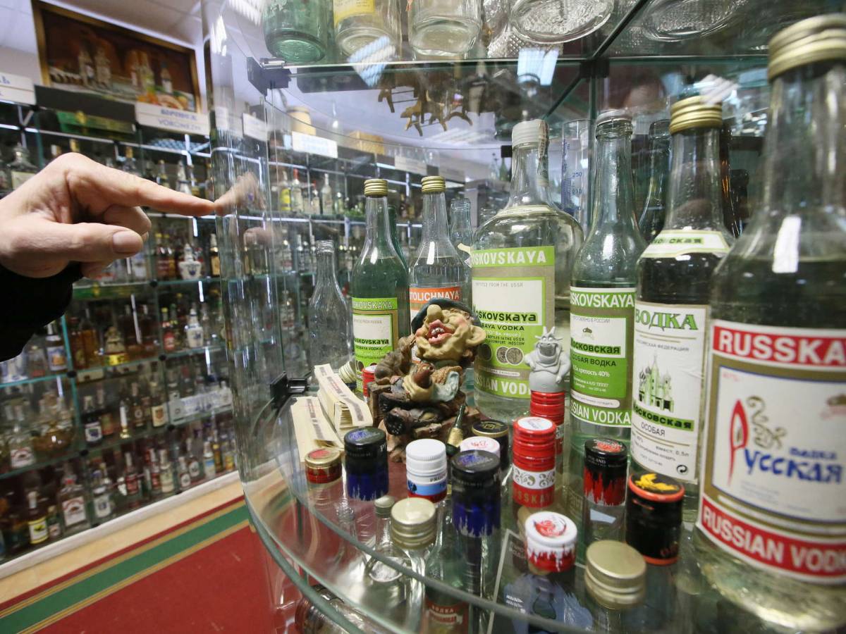 Russia, effetti collaterali della guerra in Ucraina: impennata di casi di alcolismo