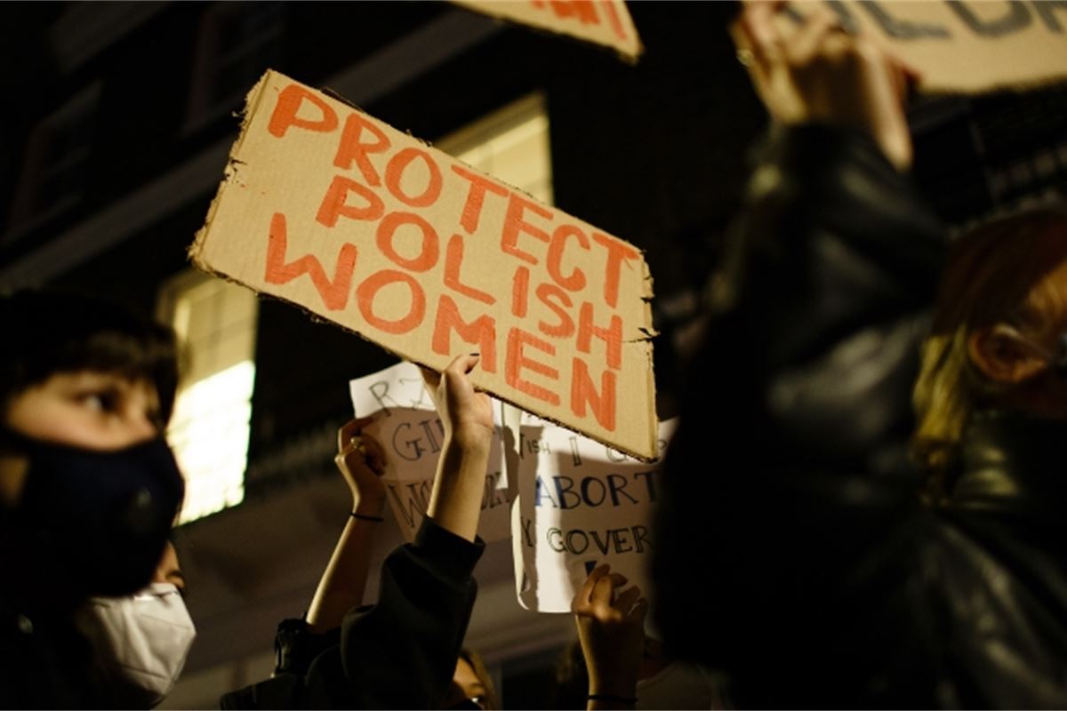 In Polonia si restituisce alle donne il diritto all'interruzione della gravidanza