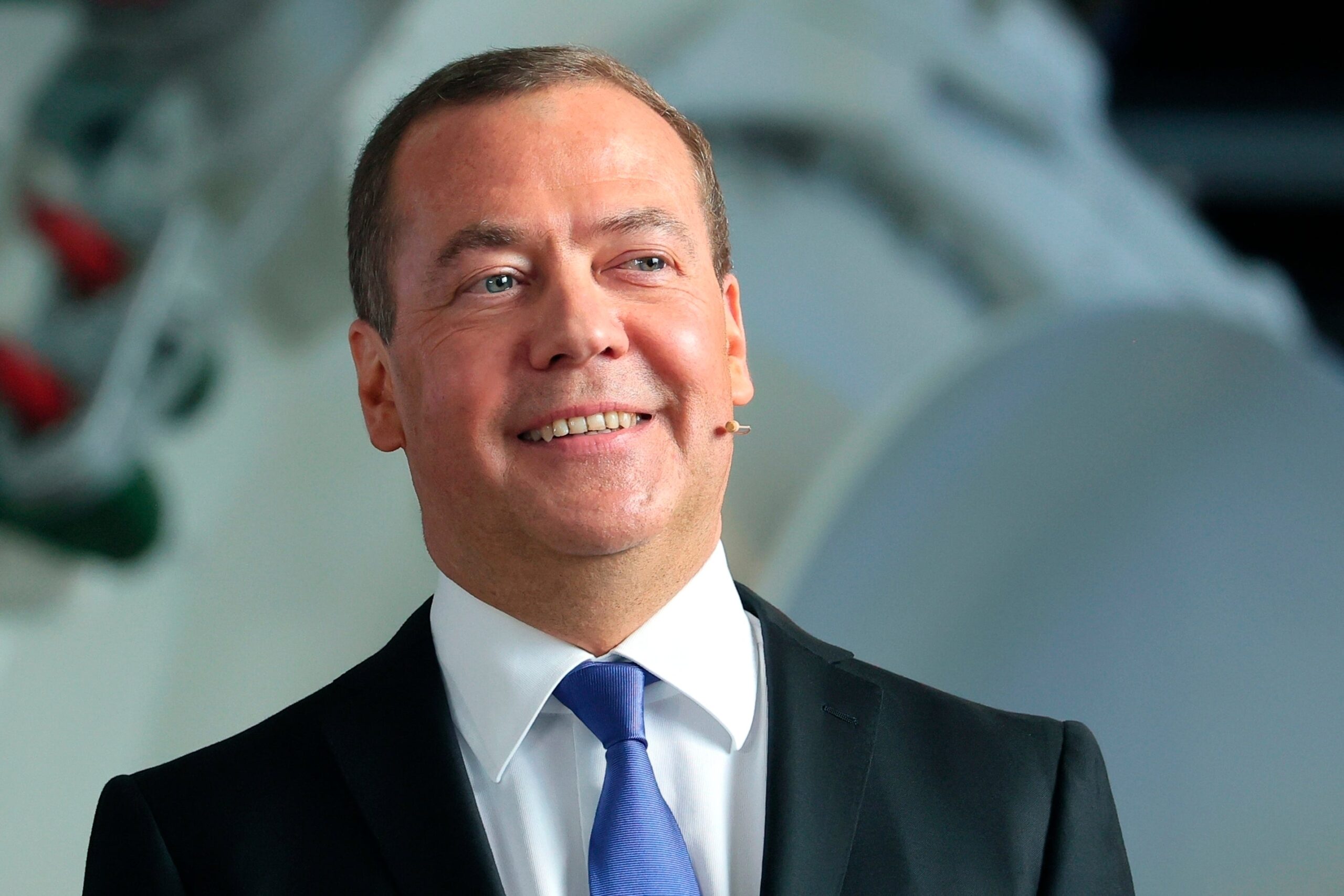 Medvedev dice che la Russia adesso deve conquistare Kiev e Odessa