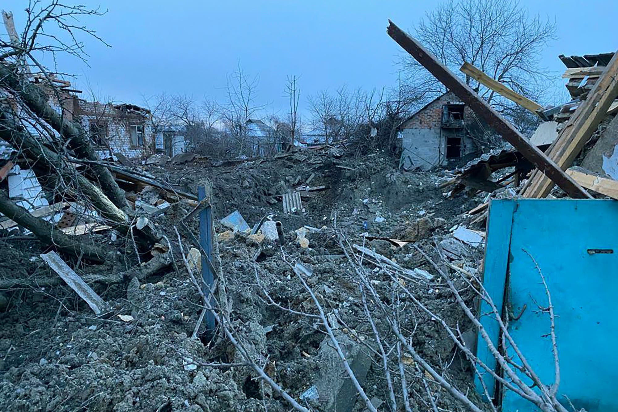 Un aereo russo bombarda per errore una città del Luhansk occupata dalle truppe di Putin