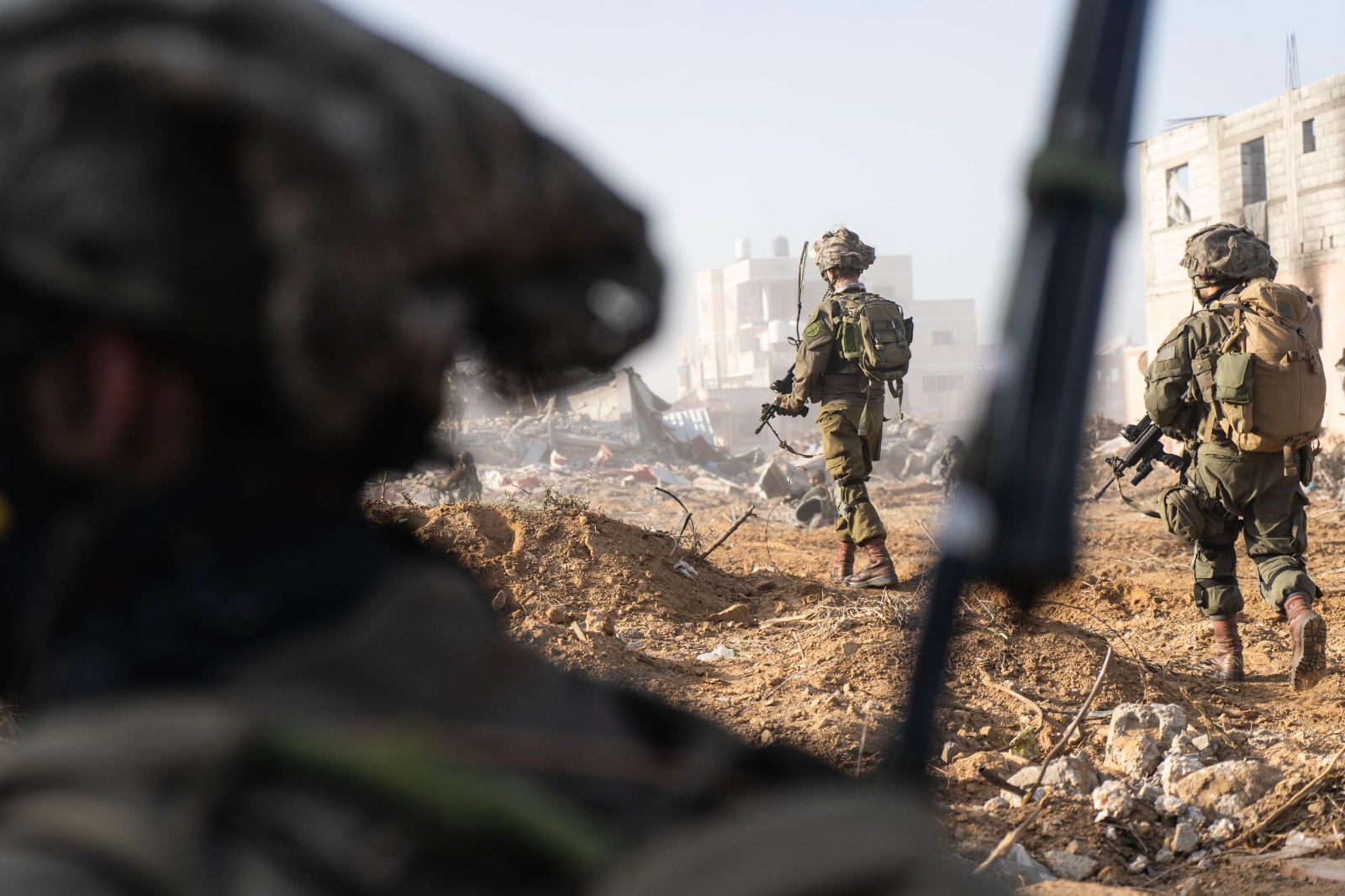 I militari israeliani ordinano una nuova evacuazione dei civili di Gaza: devono andare nel sud della Striscia