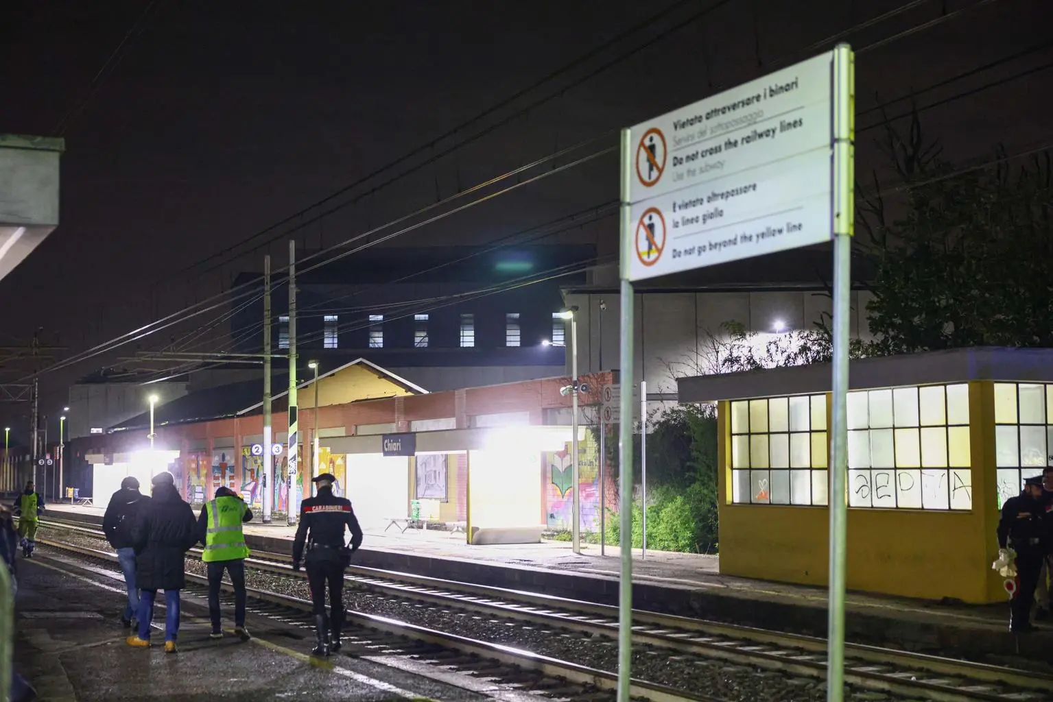 Chiari, operaio travolto da un treno che passava in stazione: morto un 51enne al lavoro in un cantiere