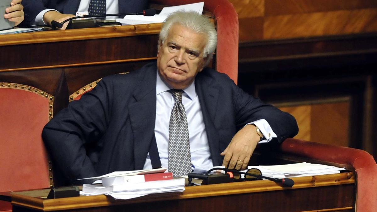 Partecipava a cene a Roma mentre era ai domiciliari: Denis Verdini è tornato in carcere