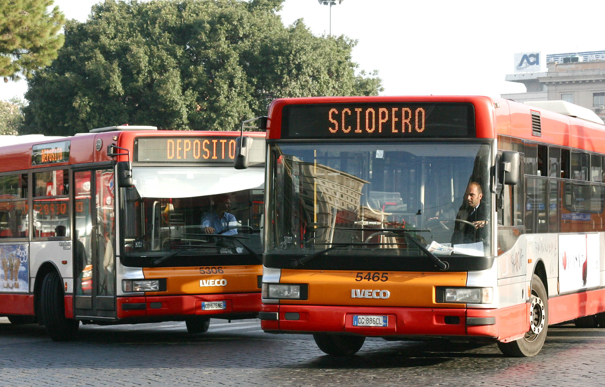 Sciopero dei trasporti pubblici, stop ai trasporti per 24 ore: le info e la situazione nelle maggiori città italiane