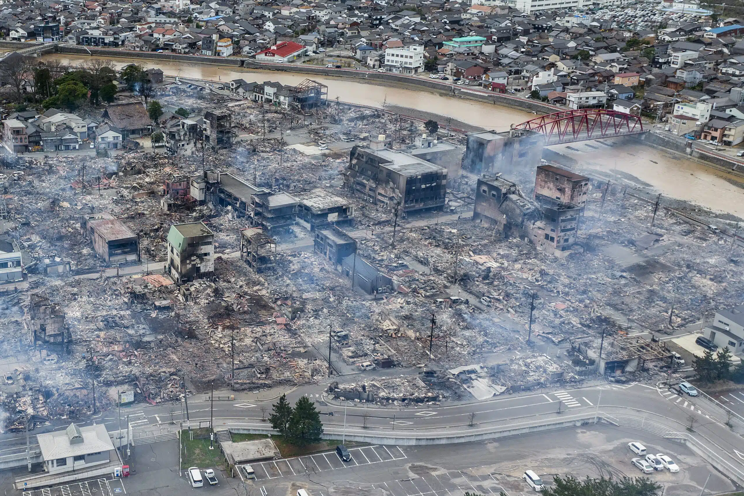 Giappone, forti scosse di terremoto: 48 morti, scongiurato il pericolo tsunami