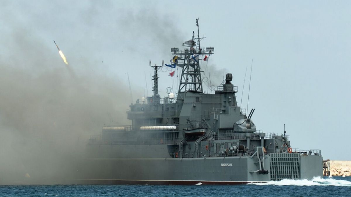 Silenzi e bugie per la sorte dei marinai della nave affondata dagli ucraini in Crimea
