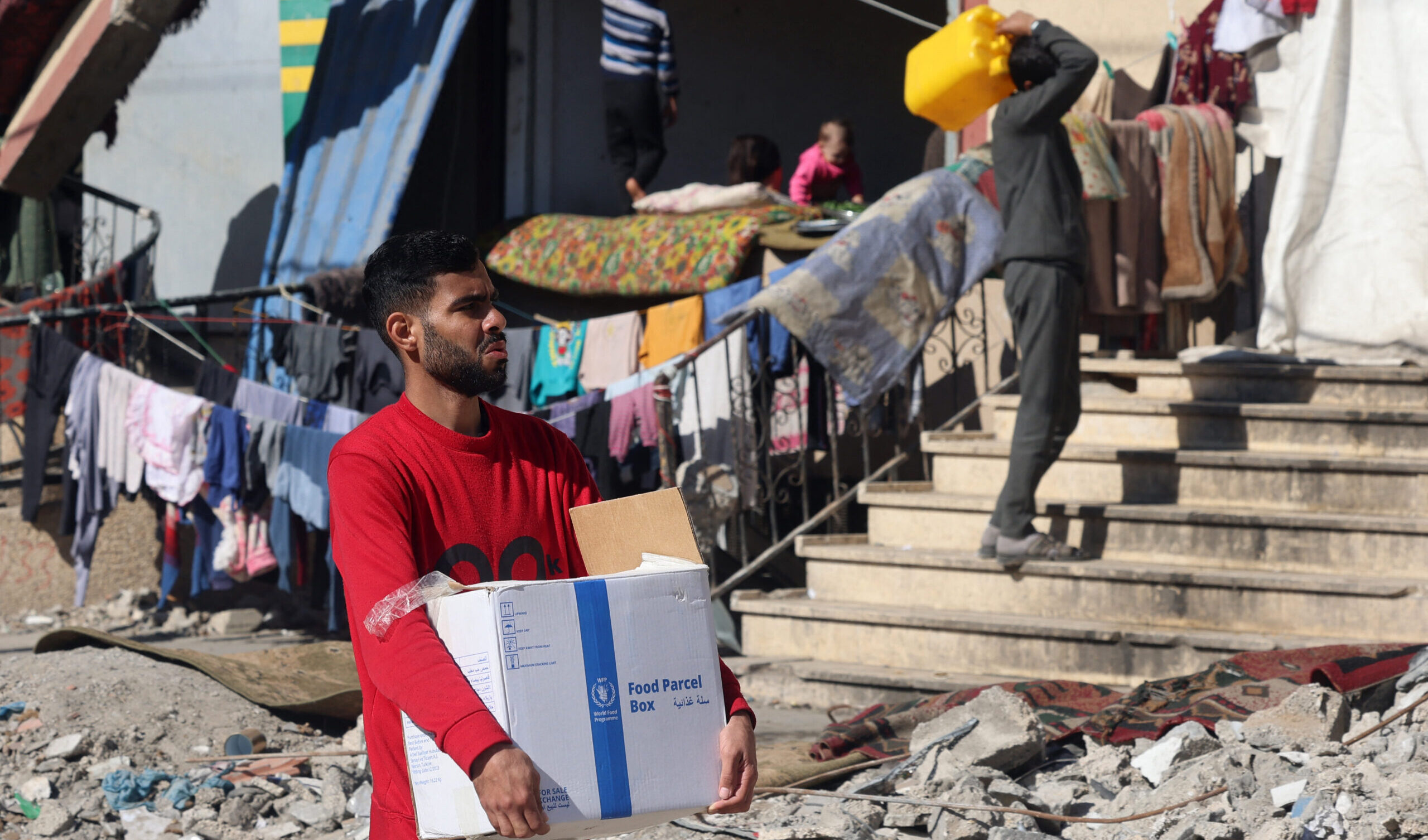 Gaza, l'Oms avverte: "Un'offensiva su Rafah potrebbe avere conseguenze devastanti"