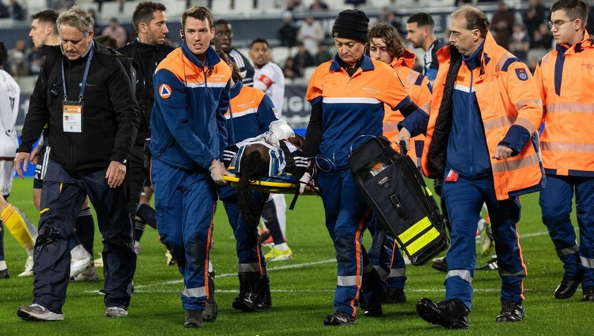 Dramma Elis: l'attaccante del Bordeaux in coma dopo uno scontro di gioco