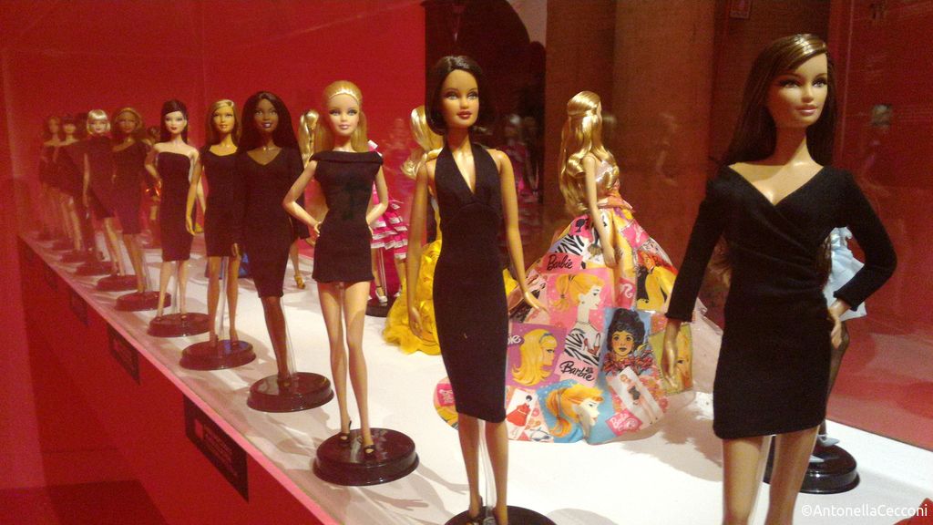 Barbie, una mostra per i 65 anni della storica bambola