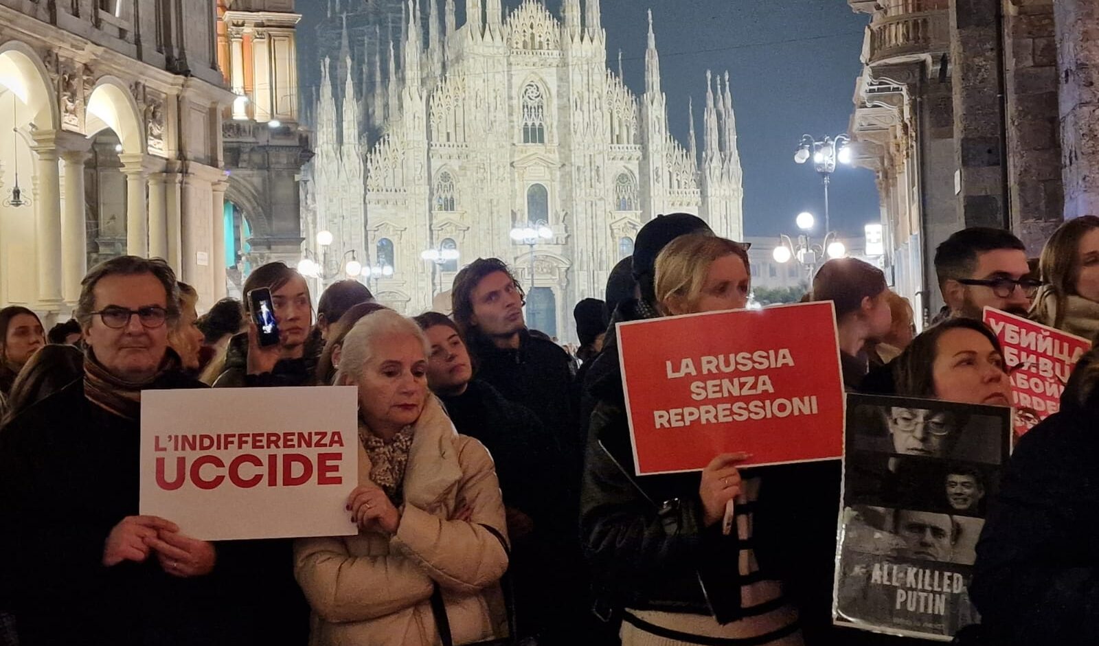 La polizia identifica chi voleva onorare Navalny a Milano: il Pd preannuncia un'interrazione