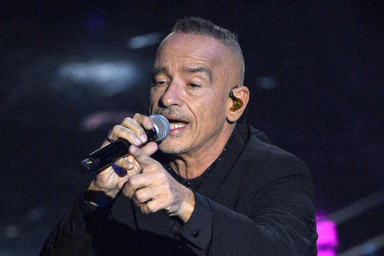 "Cessate il Fuoco". L'appello di Eros Ramazzotti all'Ariston