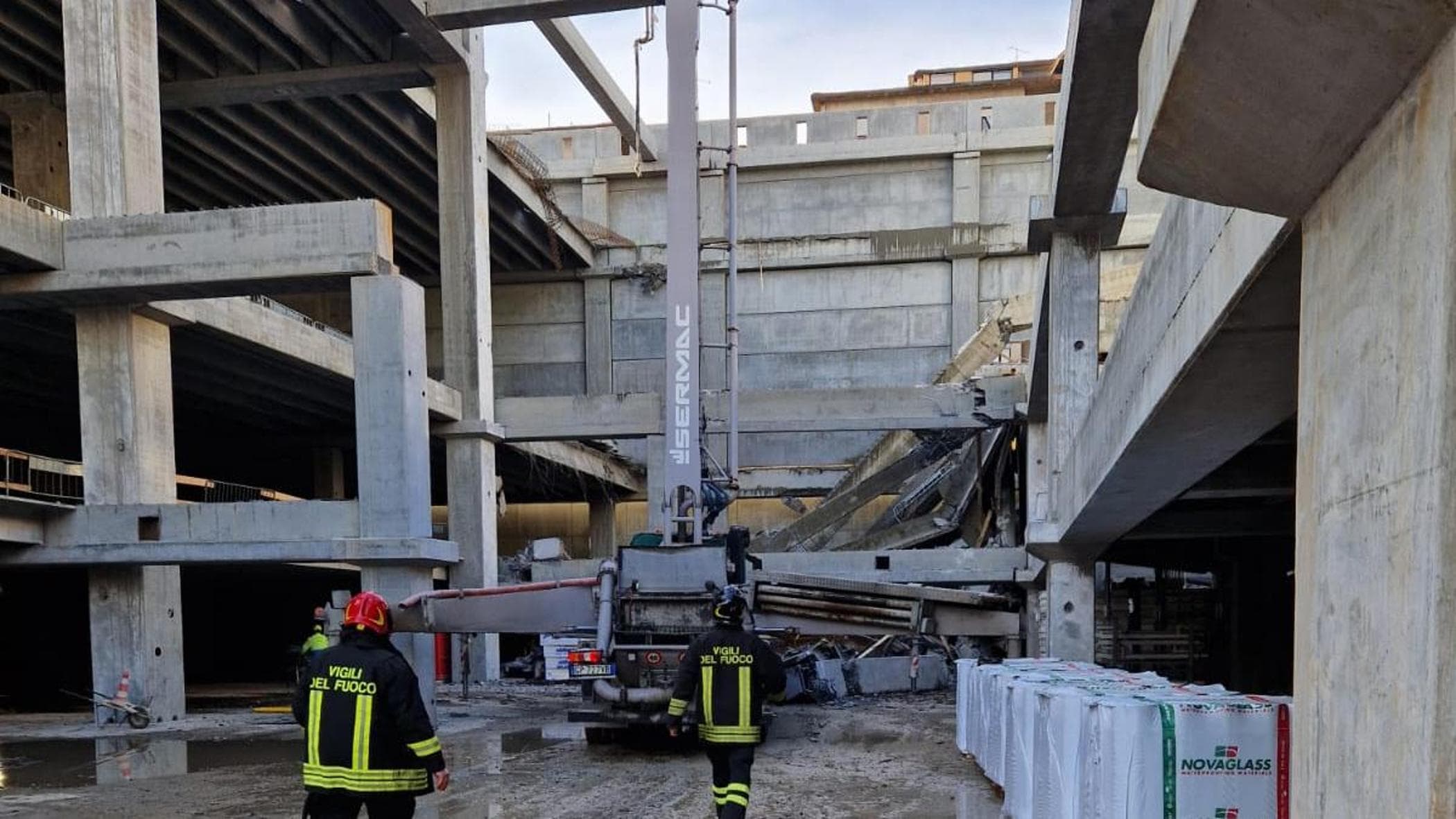 Crollo in un cantiere di un supermercato, tre operai morti: ci sono anche 3 feriti e 2 dispersi