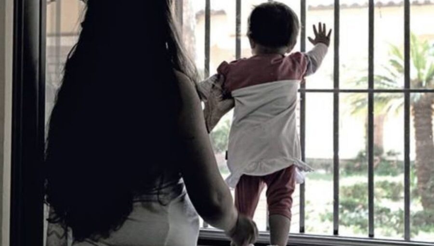 In carcere c'è un bambino di un mese, l'appello di Avs al governo Meloni: "Nordio deve intervenire"
