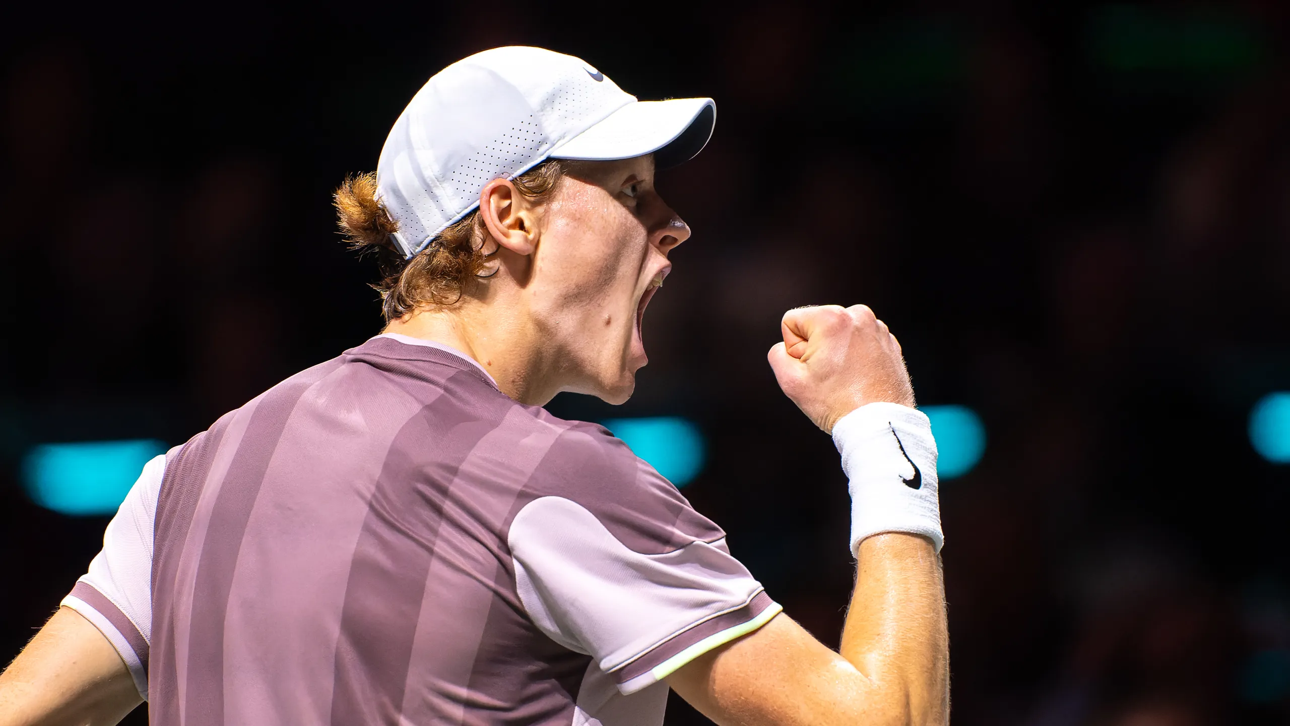 Jannik Sinner vola alle semifinali degli Us Open: battuto in 4 set Daniil Medvedev, ora affronterà Jack Draper