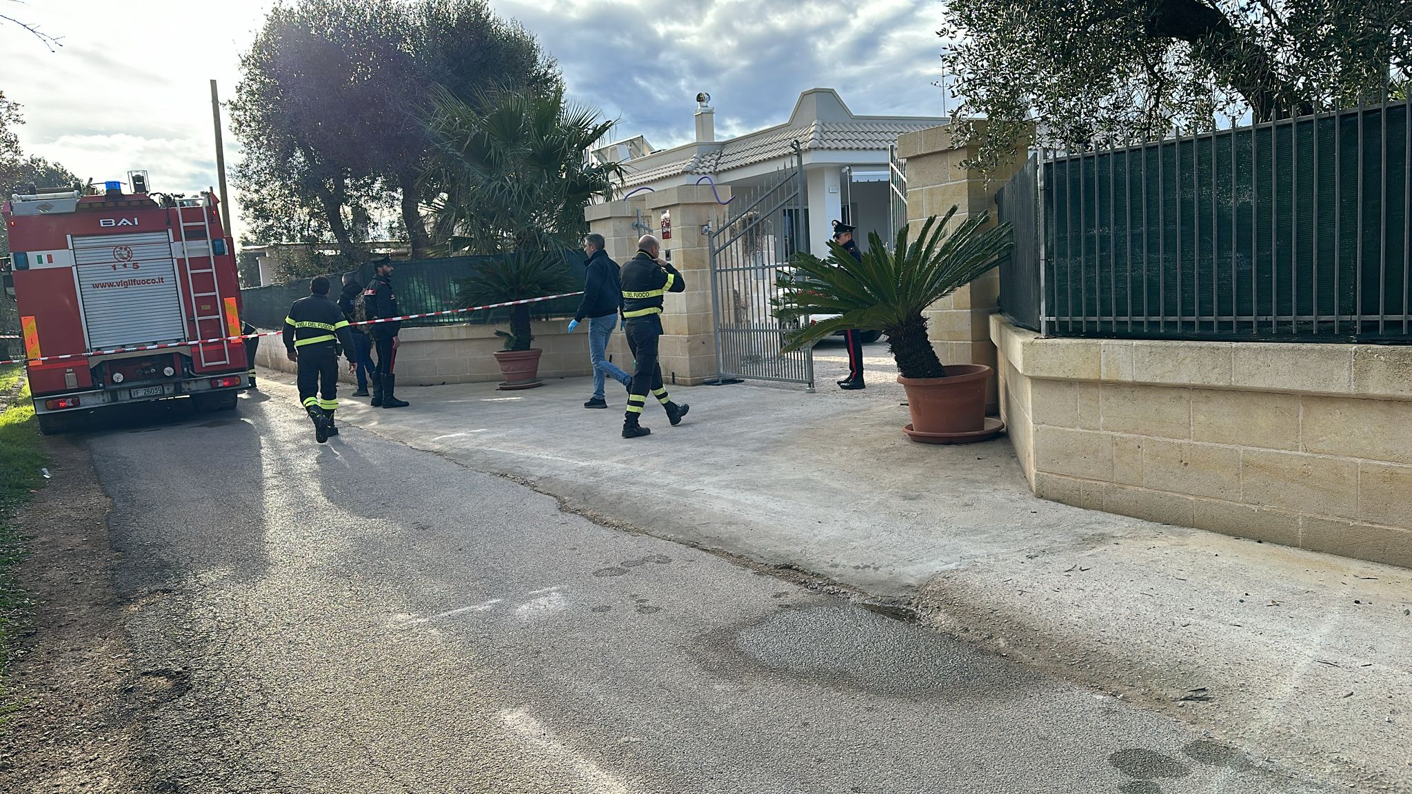 Omicidio-suicidio dopo una lite tra vicini di casa: è accaduto a Villa Castelli, l'uomo ha ucciso con un fucile