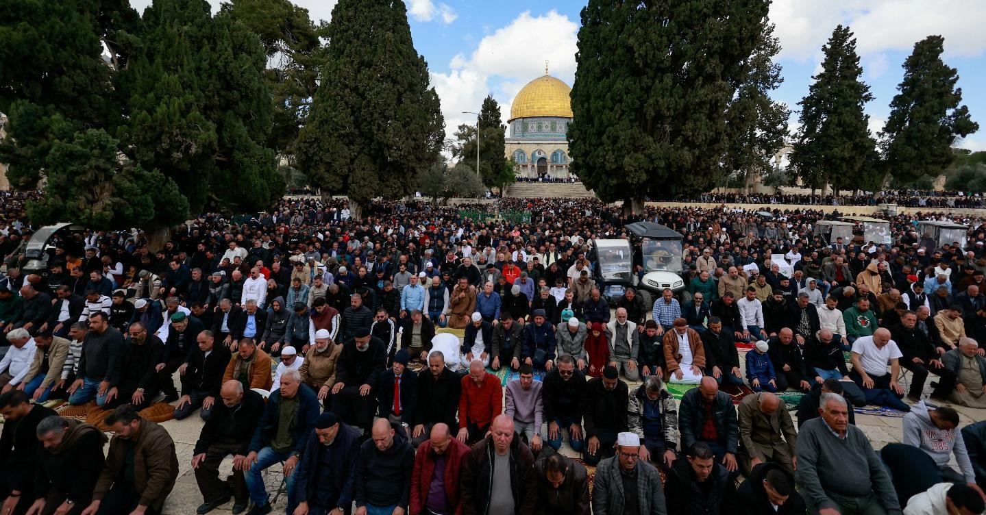 Oltre 20 mila musulmani hanno raggiunto la Spianata delle Moschee nonostante l'ostruzionismo di Netanyahu