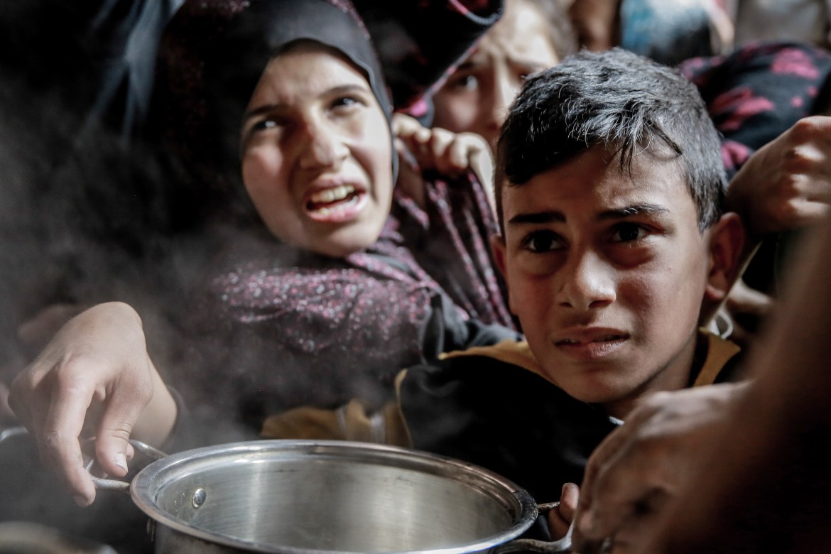 Gaza, gli aiuti umanitari come arma di ricatto mentre la gente muore