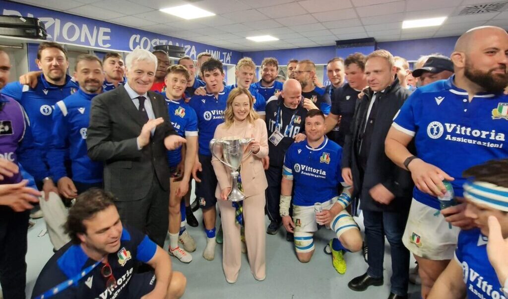 Meloni raschia il fondo del barile e sfrutta la vittoria dell'Italia del rugby per una malinconica propaganda