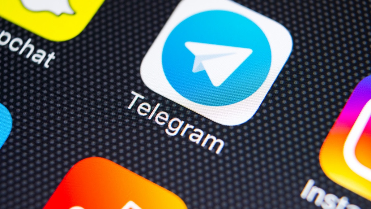 Russia, cartellino giallo a Telegram: "Per ora non lo blocchiamo ma..."