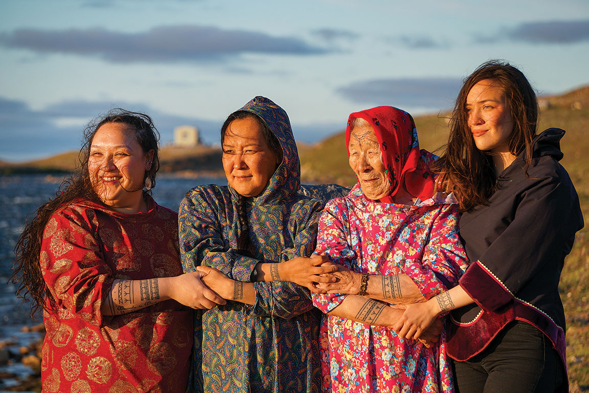 Le donne inuit della Groenlandia forzate per anni a usare la spirale: lo scandalo scuote la Danimarca