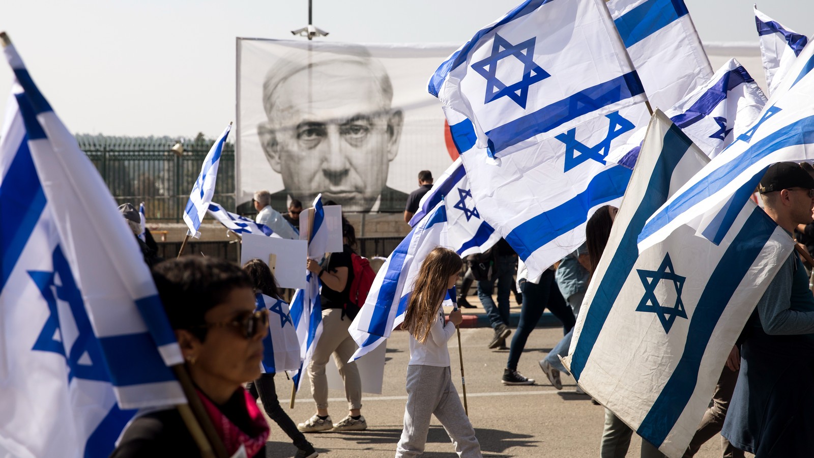 Guerra di Gaza, le famiglie degli ostaggi a Netanyahu: "I negoziatori non tornino senza un accordo"