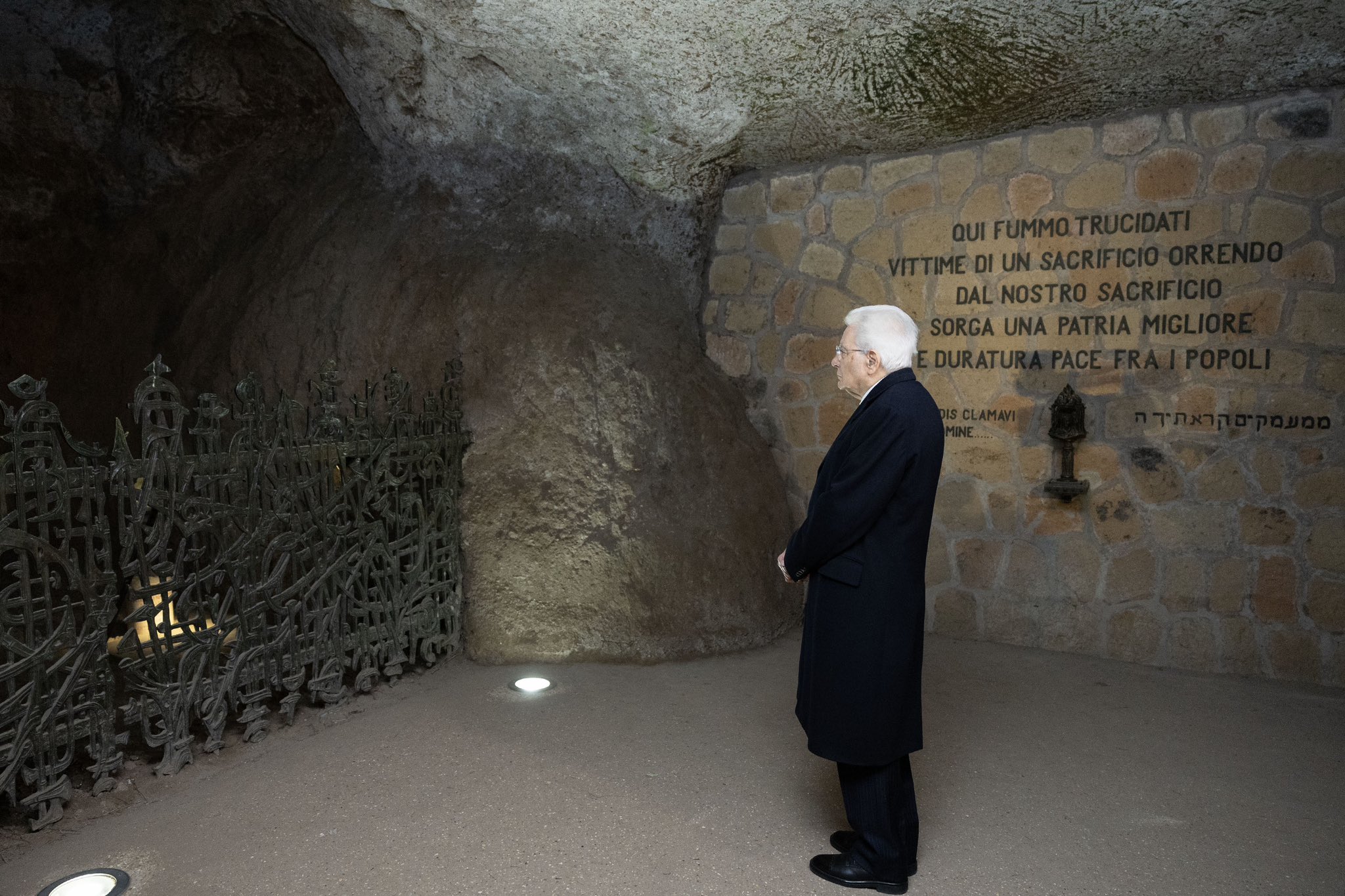 Fosse Ardeatine, Mattarella alla celebrazione per gli 80 anni dell'eccidio nazifascista: con lui anche La Russa