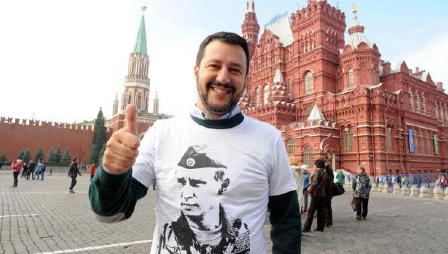 Salvini si nasconde dietro Papa Francesco per travestirsi da pacifista (e non andare contro Putin)
