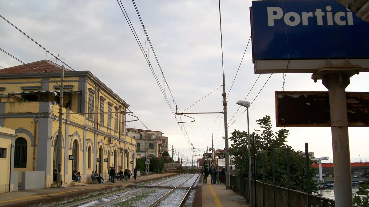 Investito e ucciso da un Frecciarossa a Portici, Assoutenti: "In troppi usano i binari come scorciatoia"