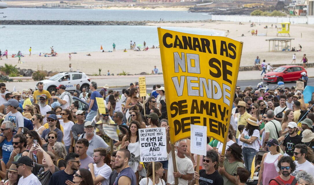 Canarie: cortei e proteste contro il turismo di massa