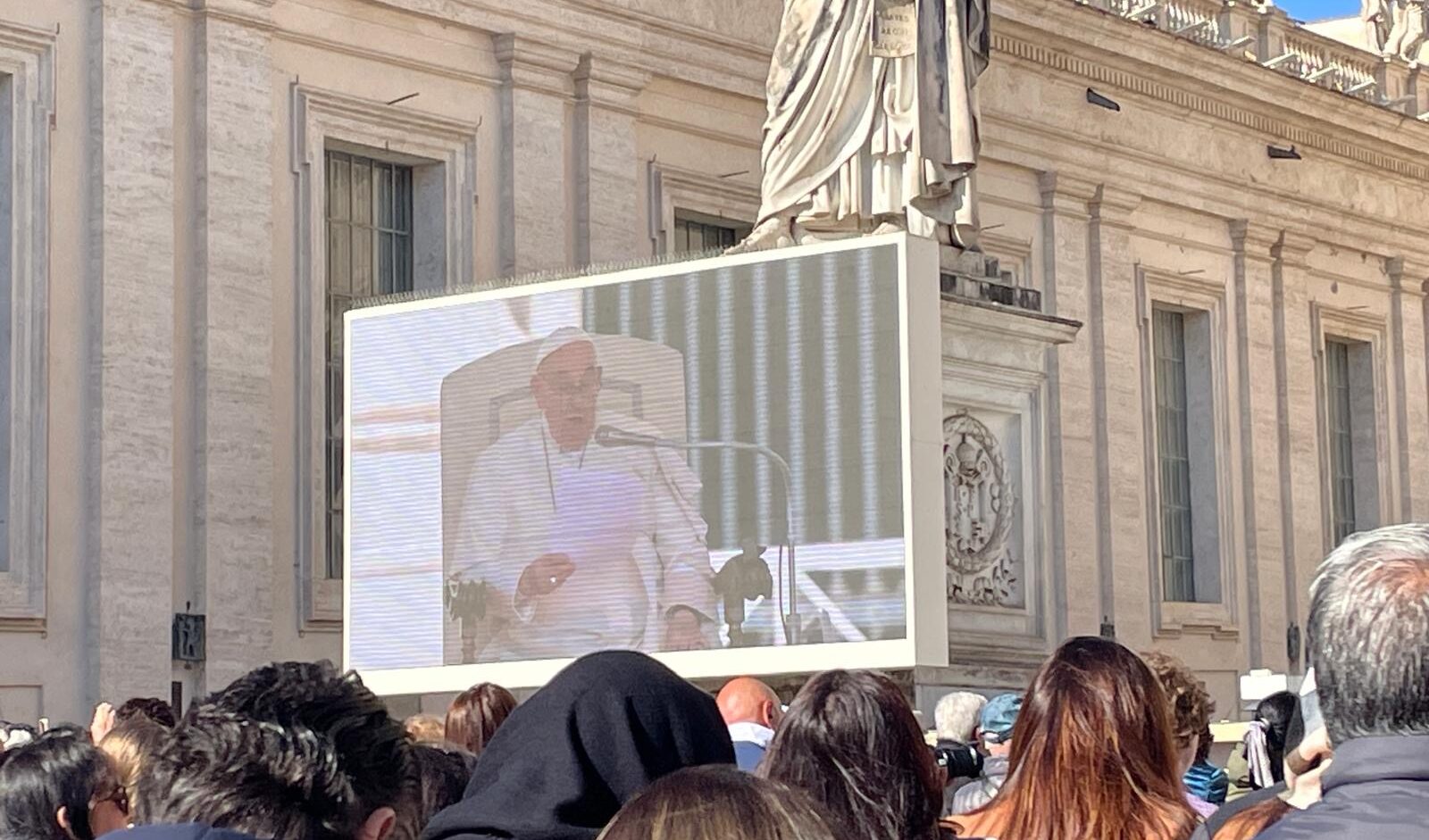 Papa Francesco: "In un tempo segnato dalle guerre bisogna essere artigiani di pace"