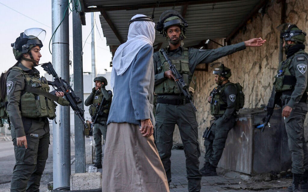 Un cecchino israeliano uccide un palestinese in un raid nel campo profughi di Nur Shams, in Cisgiordania