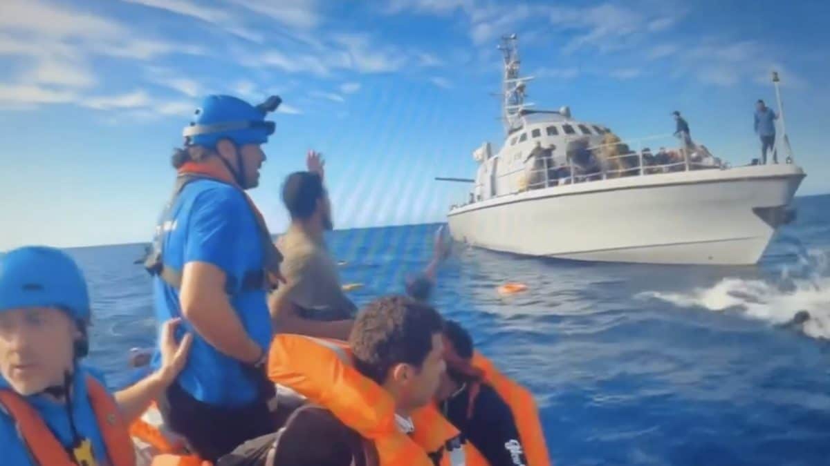 I libici sparano alla Mare Jonio ma il governo multa l'Ong per aver salvato naufraghi dalle grinfie degli aguzzini