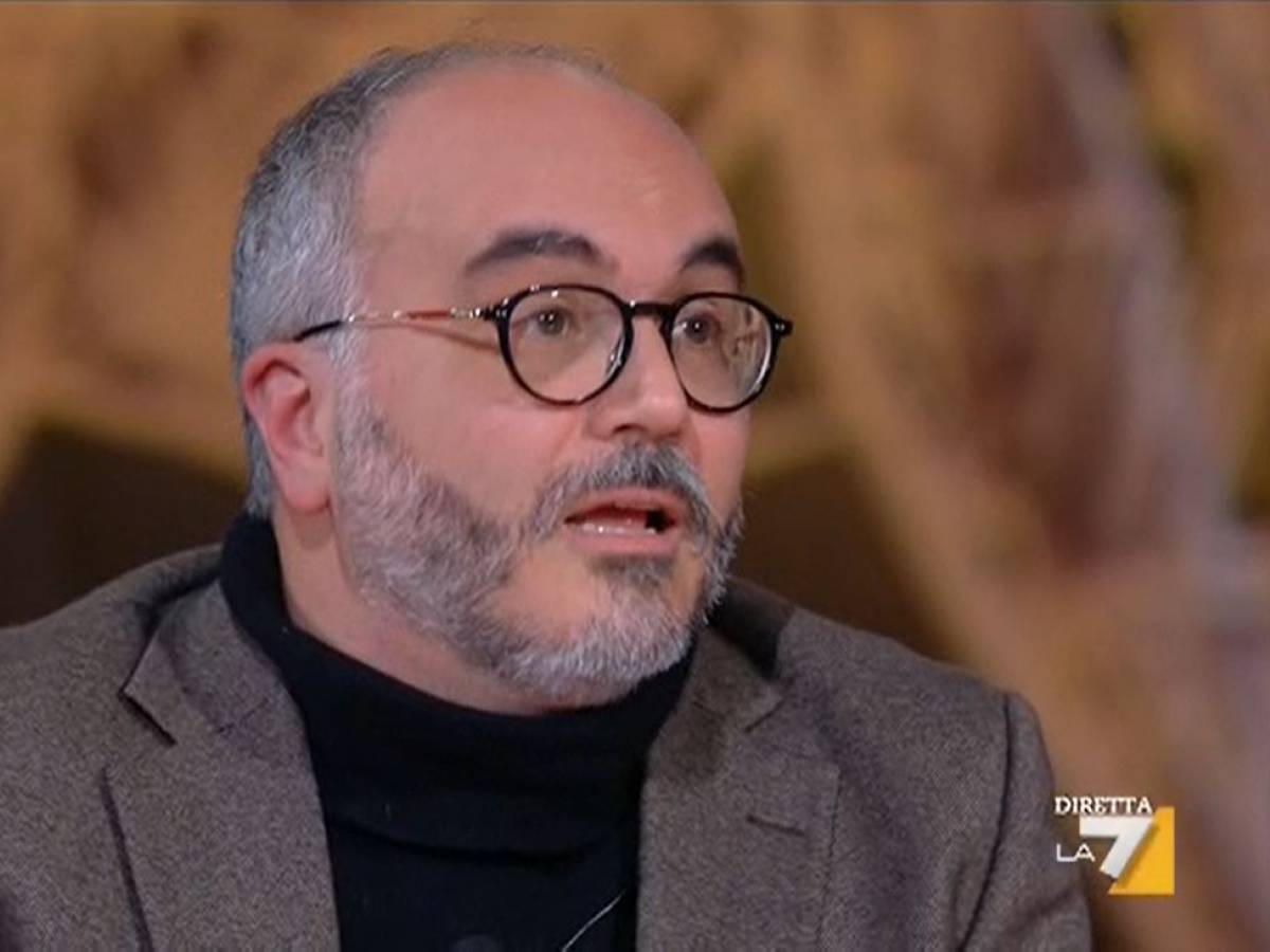 Christian Raimo sospeso per tre mesi dall'insegnamento per aver criticato Valditara: Orban è già tra di noi
