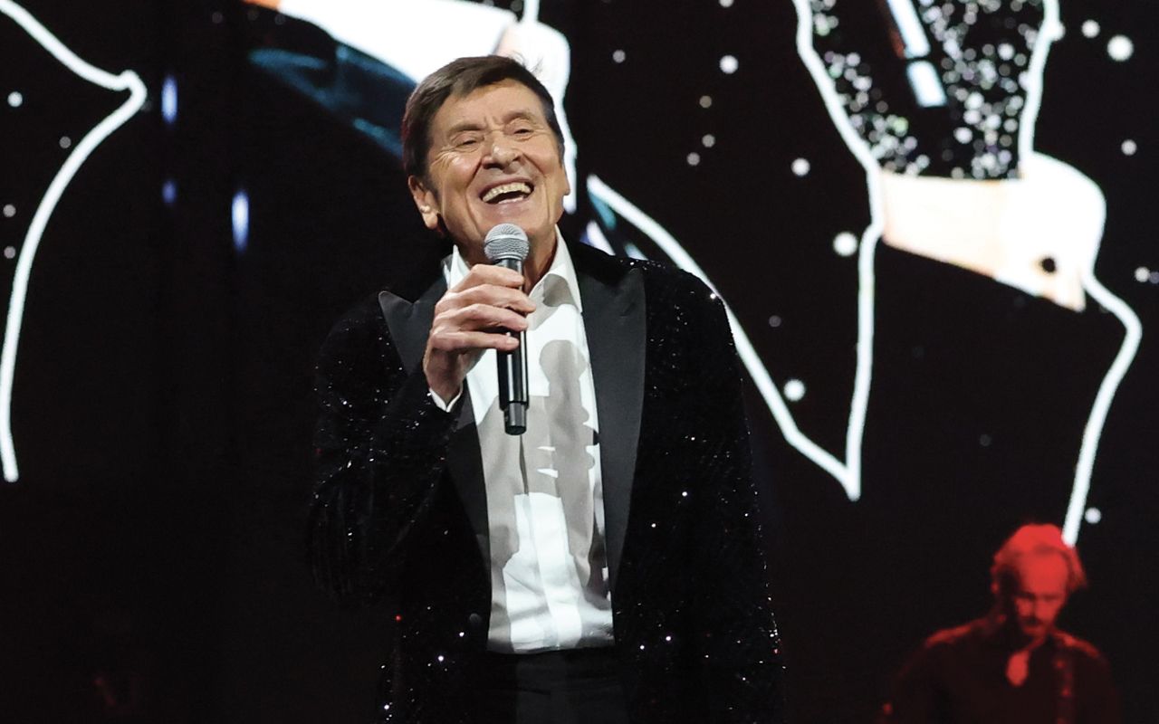 “Evviva!”, alle 21.30 su Rai 1 Gianni Morandi ripercorre la storia dei 70 anni della tv pubblica: ecco le anticipazioni