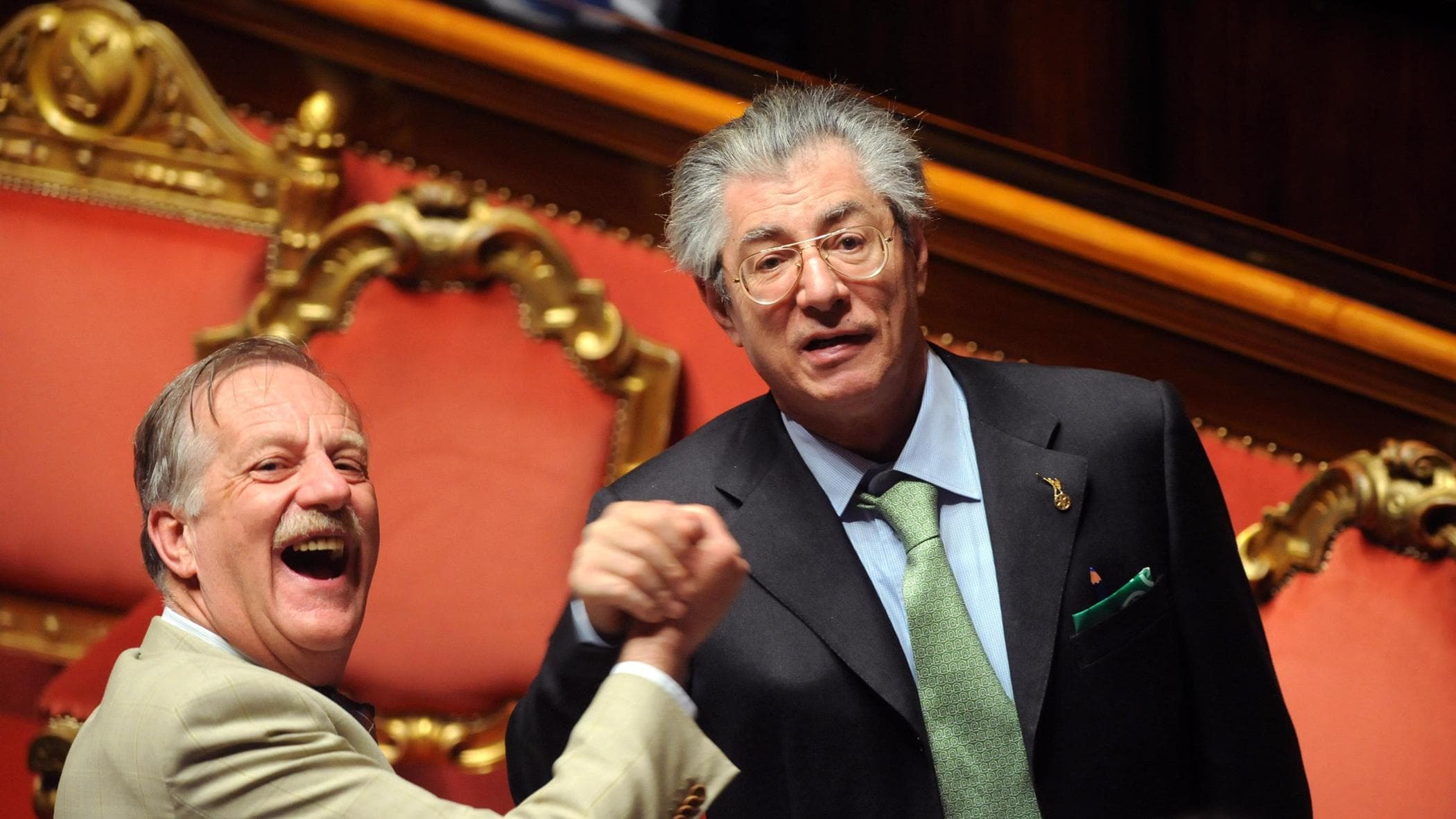 Il fondatore della Lega attacca Salvini: "E' un incapace, il congresso va fatto prima del voto"