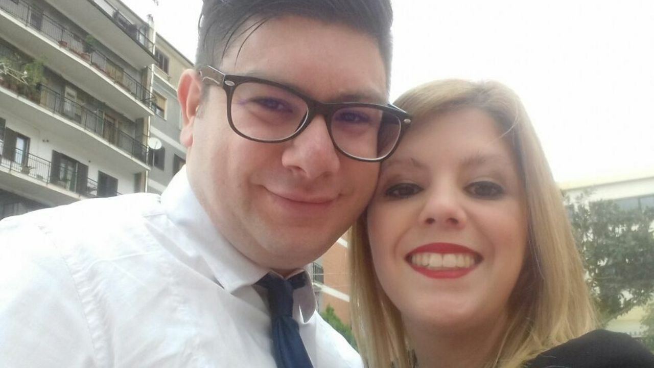 Muore per un malore a bordo di un volo Ryanair, la moglie del 34enne si accorge della tragedia all'arrivo