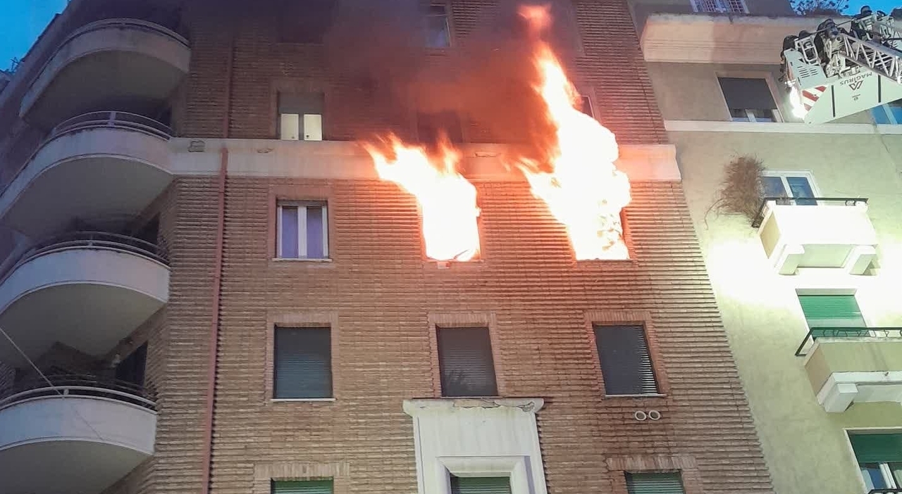 Incendio in appartamento nel quartiere Prati, morto carbonizzato il proprietario 70enne