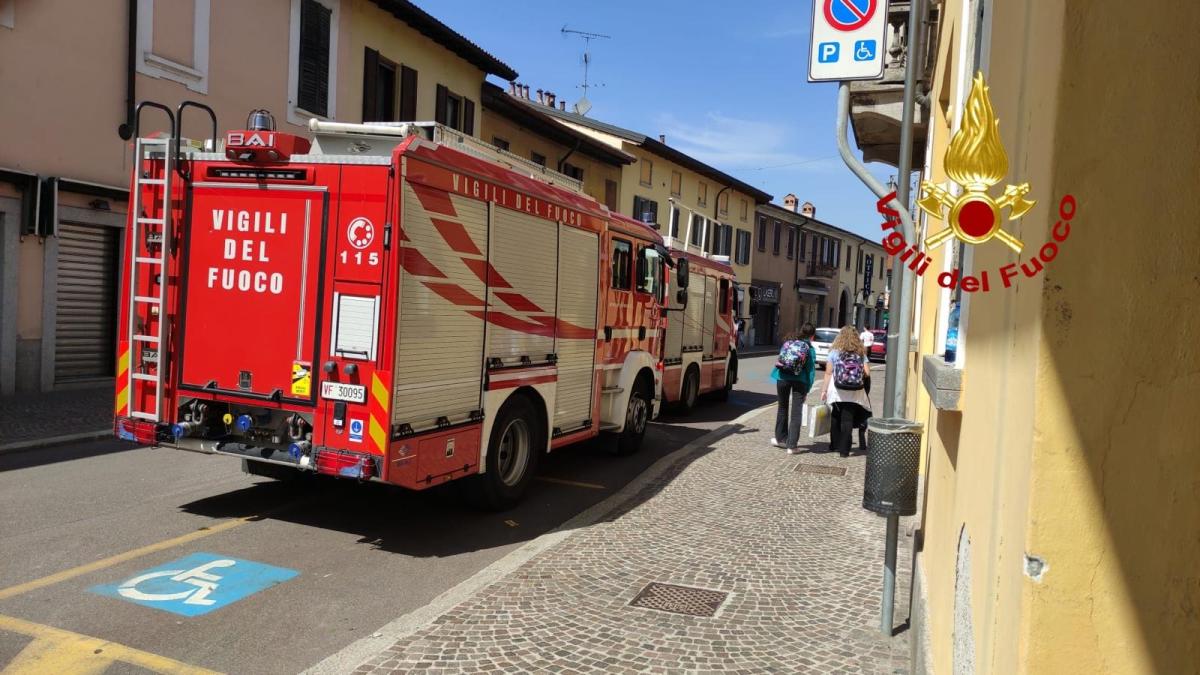 magenta-incidente-lavoro Operaio di 36 anni precipita dal tetto di un edificio, l'uomo è morto cadendo nel vano delle scale