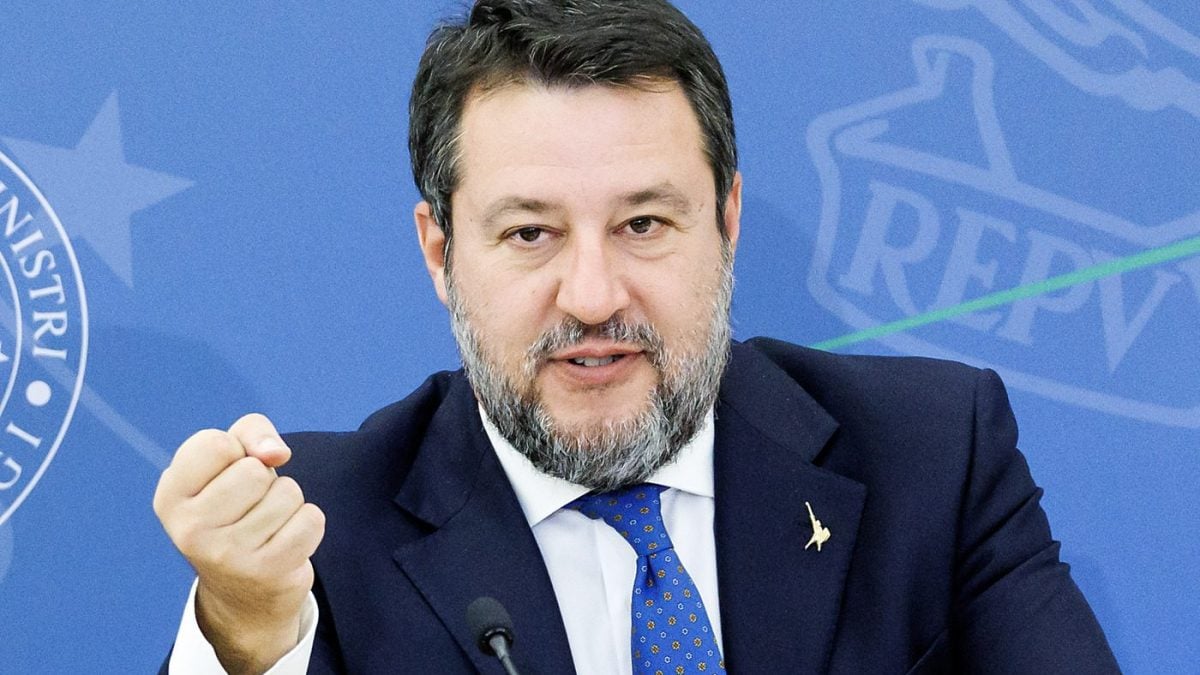 Salvini in stile Vannacci: "Depositata una proposta di legge per reintrodurre la leva". La destra si spacca