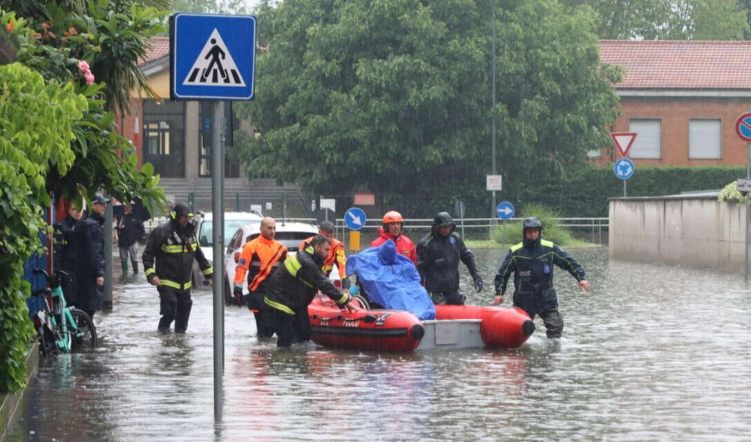 Forte pioggia a Milano, esondato il Lambro: paura per  il Seveso