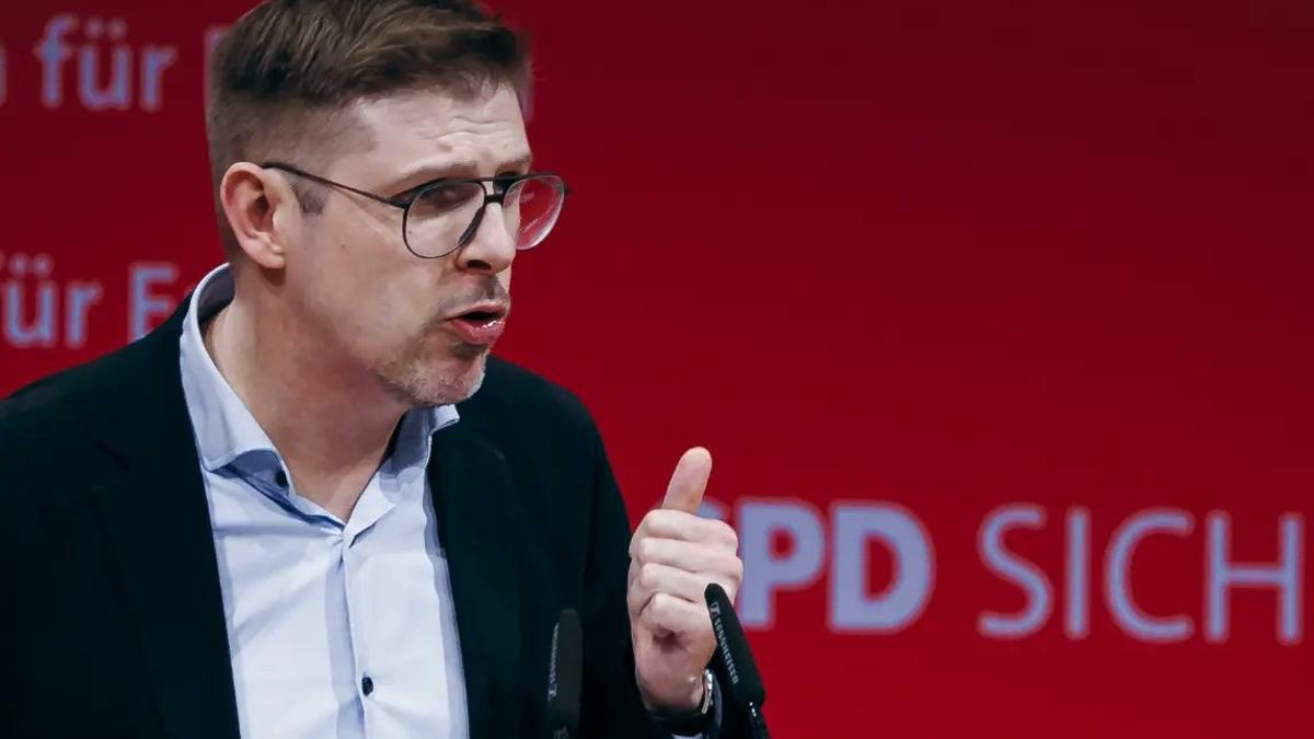 Sassonia: aggredito selvaggiamente a calci e pugni l'eurodeputato Matthias Ecke (Spd): pista nazi-fascista