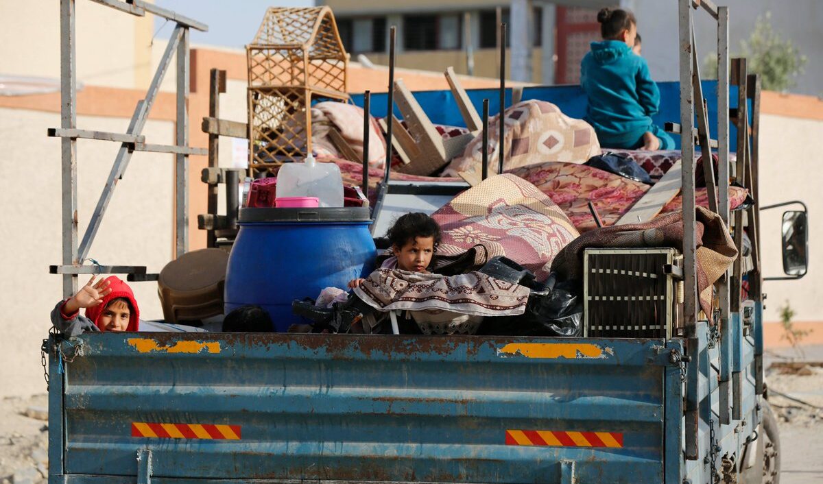 Dopo gli attacchi israeliani già 110 mila palestinesi sono fuggiti da Rafah