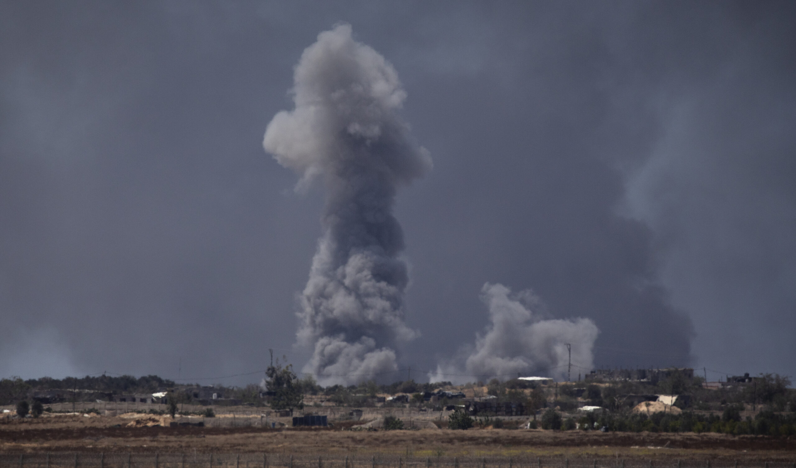 Gaza, nuova strage israeliana con 26 morti dopo un raid aereo: 15 erano bambini