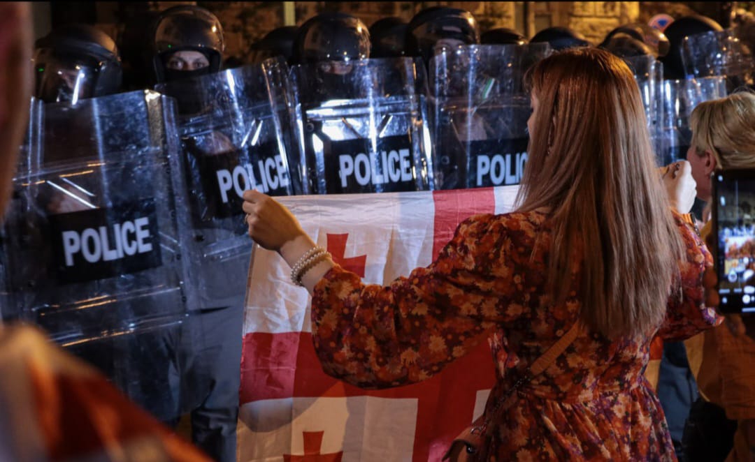 Tiblisi in piazza contro la legge "Putin Style"