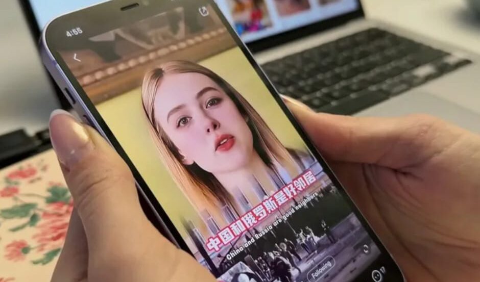 Giovane ucraina "clonata" dall'intelligenza artificiale per promuovere l'amicizia tra Mosca e Pechino
