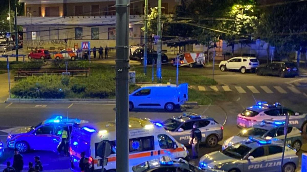 Lancia pietre alla stazione di Lambrate, poi accoltella un poliziotto alla schiena: fermato un 37enne marocchino