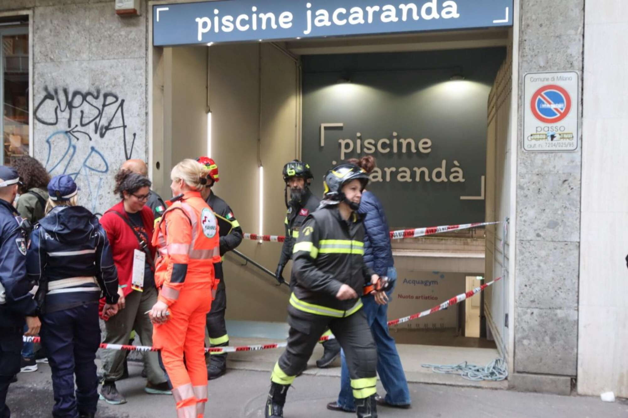 Intossicati dai vapori della piscina, 11 persone finiscono in ospedale: tra loro ci sono anche 5 bambini