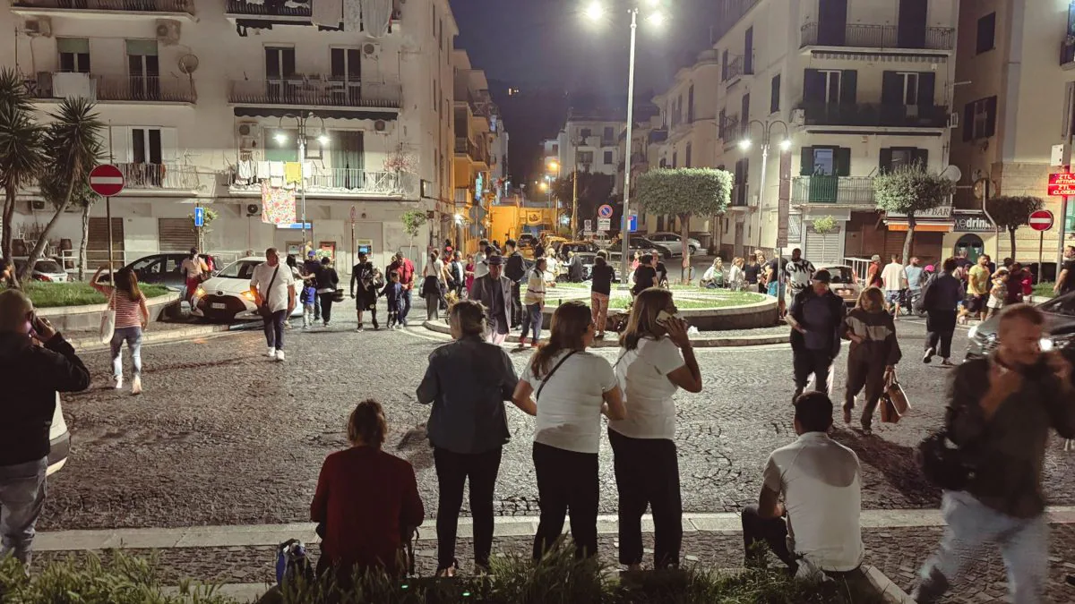 Campi Flegrei, 35 famiglie evacuate a Pozzuoli. Il sindaco: "Qui con De Luca, nessuno sarà lasciato solo"