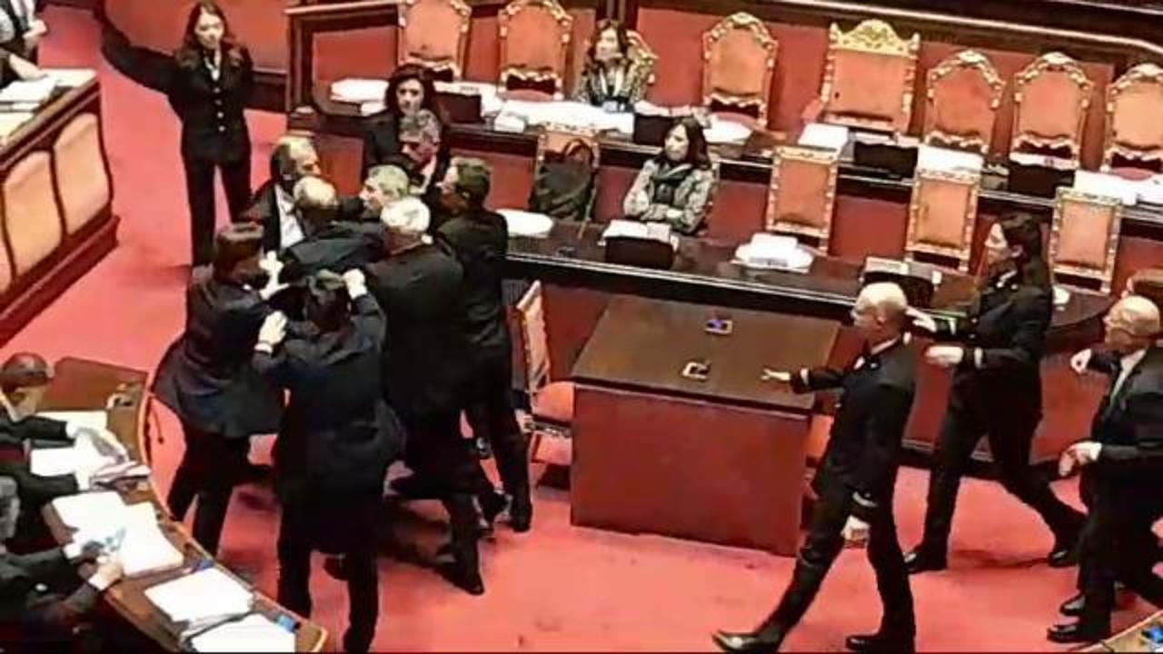 Premierato, aggressioni in aula all'opposizione. Boccia (Pd): "Temo che l'insegnamento di Matteotti sia stato vano"