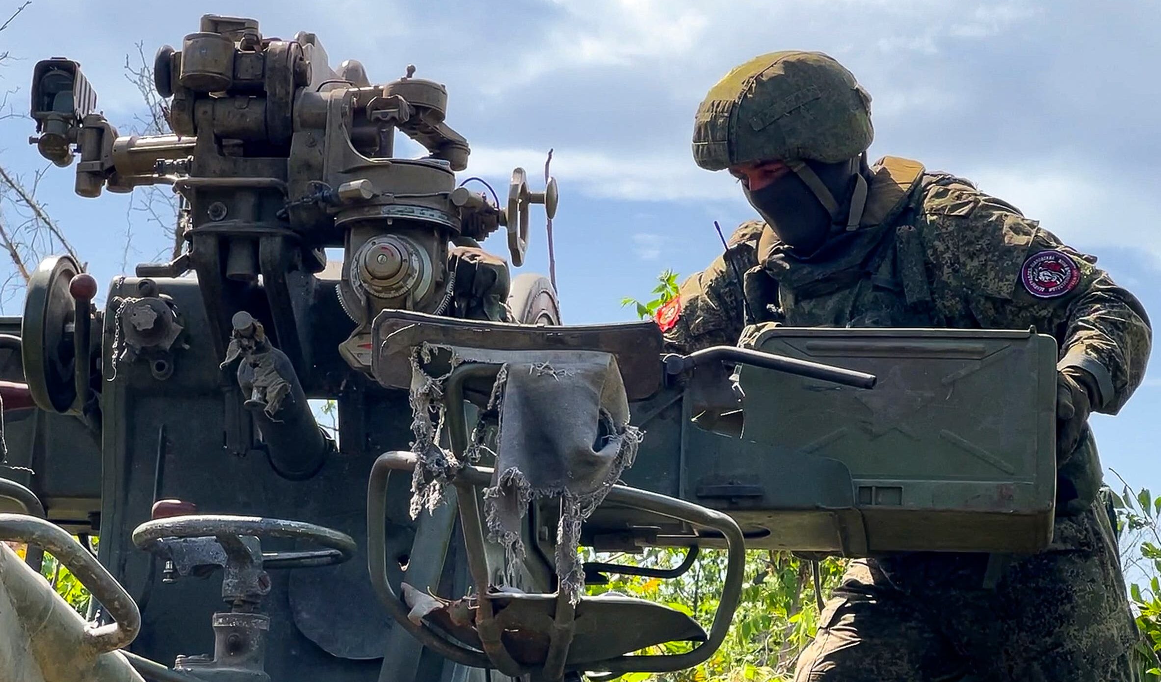 L’Ucraina lancia un attacco “di massa” con droni contro infrastrutture e obiettivi militari nel Mar Nero e in Crimea L’Ucraina lancia un attacco “di massa” con droni contro infrastrutture e obiettivi militari nel Mar Nero e in Crimea